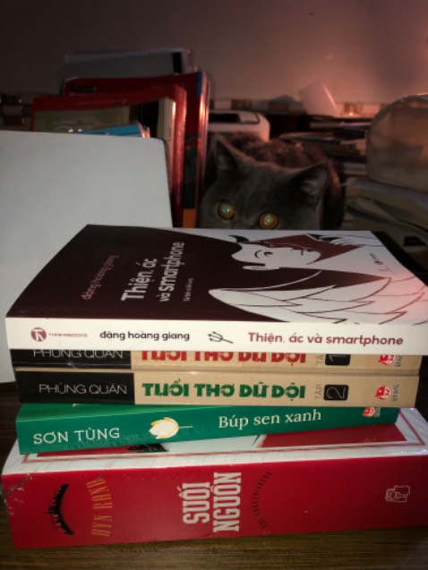 Giao hàng bên tiki thì nói là siu nhanh gòi nên chờ sale 15.4 mua có mã giảm freeship còn có giảm tận hơn 30k. Rcm mn mua bên tiki nhìu nhìu nhoa. 2q này có bọc chung với nhau lại trong bịch kiếng nên rất chi là mới lunn