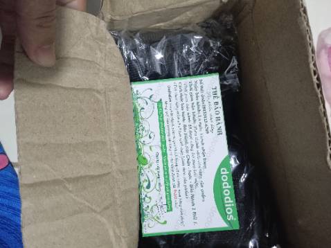 Nhân viên giao hàng thân thiện, giao hàng đúng thời gian dự kiến. Mình chưa sử dụng nên chưa biết độ bền ra sao nhưng ban đầu cứ nghĩ sợ không vừa điện thoại của mình do lớn quá, nhưng mà mở ra thì thấy dư vừa luôn 😅 Lớp vải giống như có mos khi tiếp xúc với bụng đỡ bị cấn da. Có một ngăn chính và một ngăn phụ nhỏ, ngăn chính để đt và các loại thẻ như atm và tiền cũng dư sức luôn, mình thấy khá rộng. Ngăn nhỏ thì để chìa khoá. Dây đai thấy cũng chắc chắn, có lỗ cắm tai nghe để nghe nhạc khi chạy bộ nữa. 36k mình thấy k mắc chút nào, có điều phí ship tới 32k lận 🤣🤣🤣. Túi này tiện lợi cho công việc lắm. Mình hi vọng sẽ giúp ích được cho mình và nhiều bạn khác.