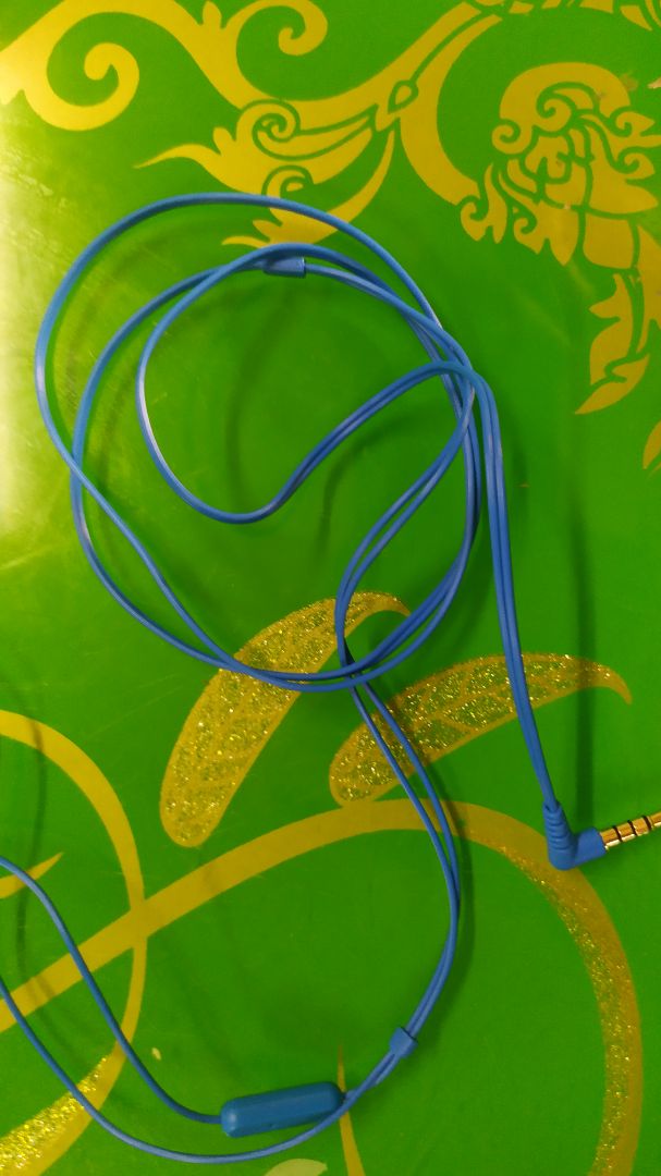 Tai nghe ổn dùng để họp online khá tốt. Có cái là dây hơi mỏng, dự là sau này dễ đứt vì dây mỏng.