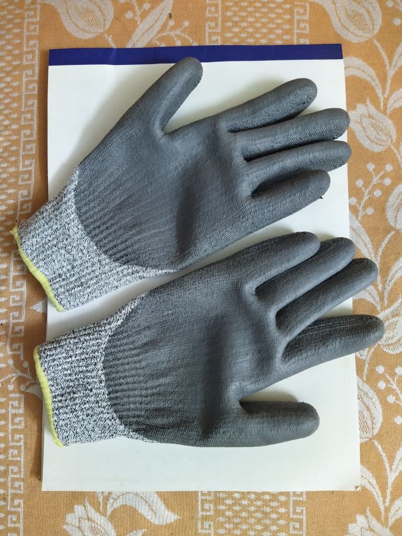 Thật sự thì tôi mua đôi găng này để bảo vệ tay lúc tỉa cây trong vườn nhà.   Nói chung tương đối ổn.