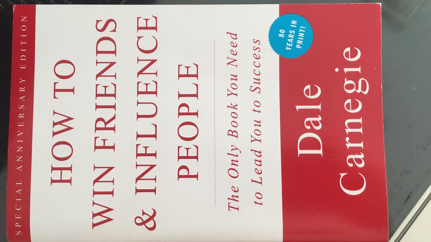 Sách tôi vừa nhận từ Fahasa không giống miêu tả sp trên Tiki. Bìa sách rất mỏng, chỉ 260 trang, kích thước sách 20*13*1.5???. Chưa kiểm tra nội dung nhưng hình thức đã thấy thất vọng.