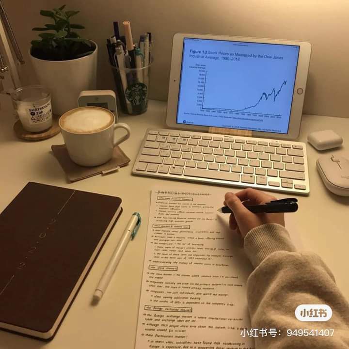 p/s: hiện do mình không chụp được ảnh nên không thể up ảnh được!

đây là hai quyển sách mà mình mua tặng cho bạn mình nhân một dịp là ngày bing thường 🤣
thực ra, bọn mình củng chỉ là sinh viên thôi, cũng nghèo rớt mồng tơi nhưng vào cái ngày bình thường đó mình không thể không tặng bạn mình được!
sách được giao cũng không chậm không nhanh. vì kho ở tận hà nội! nhưng mình cứ đánh giá 5 sao vậy! để được tiki vui lòng ☺️☺️