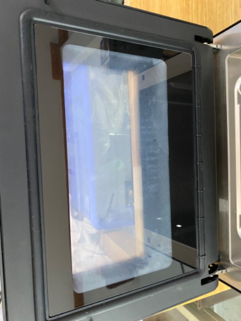 Hàng giao đúng hẹn.Tuy nhiên khi mới khui hàng thì nắp lò bị mờ đục chứ không trong veo, nhờ Tiki xem lại giúp đây có phải lỗi sản phẩm hay không.