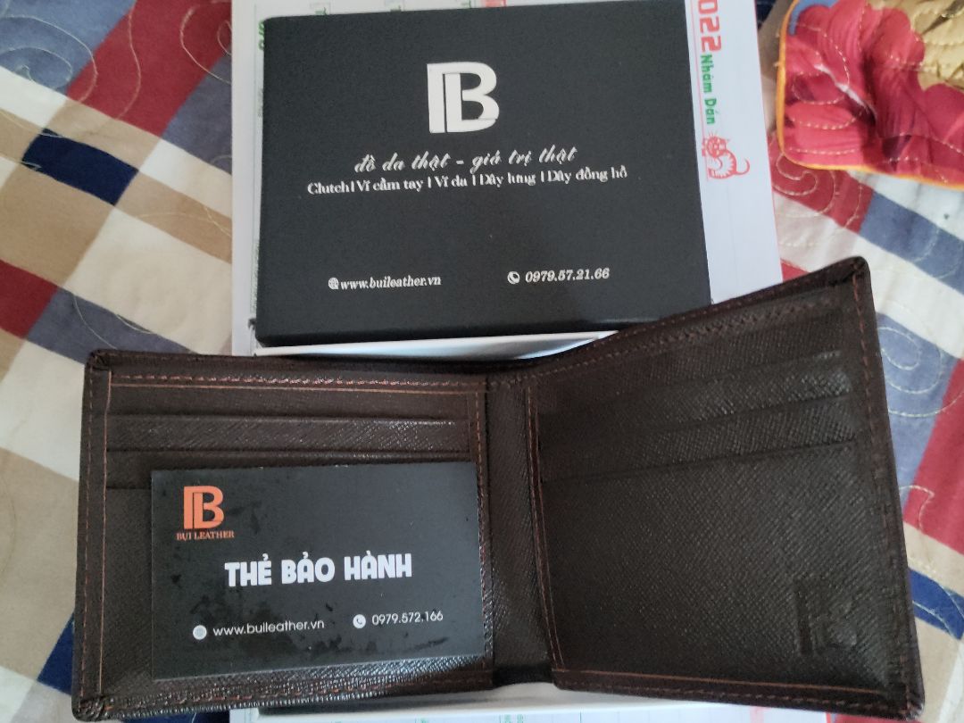 Ví đẹp, chất lượng, đáng đồng tiền bát gạo, giao hàng đúng màu đặt, dịch vụ giao hàng nhanh chóng.