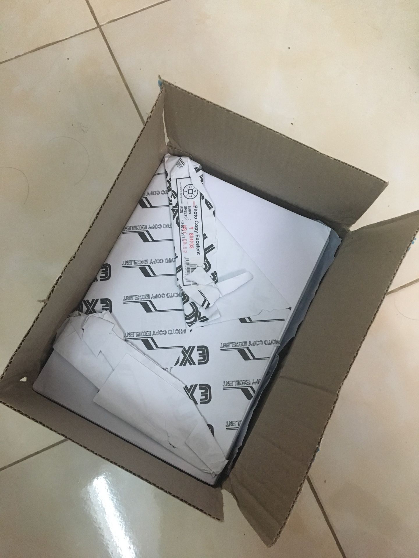 Giấy bọc xấp giấy bị bong, rách, thành nếp quan sát được khi vừa mở hộp chứng tỏ đã bị bong, rách trước khi bỏ vào hộp giao hàng. Phần mác tem rách đến nỗi không kiểm tra được chủng loại giấy có đúng 80 gsm hay không? Tôi cần Tiki trả lời về việc này. Giấy bọc xấp giấy bị bong, rách, thành nếp quan sát được khi vừa mở hộp chứng tỏ đã bị bong, rách trước khi bỏ vào hộp giao hàng. Phần mác tem rách đến nỗi không kiểm tra được chủng loại giấy có đúng 80 gsm hay không? Tôi cần Tiki trả lời về việc này.