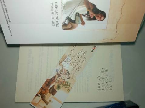 Giao hàng nhanh. Đóng gói tốt. Sách tiki chính hãng. Mình thấy đánh giá sách lâu rồi toàn bìa cũ. Nhưng mà sách vẫn luôn cập nhật bìa mới nha. Bookcare đẹp, sạch sẽ. Bookmark cinn. 100 điểm. Mình vẫn rất thích đợt Tiki tặng bookmark mỗi đơn hàng sách. Chúc Tiki phát triển tốt🫰🩷