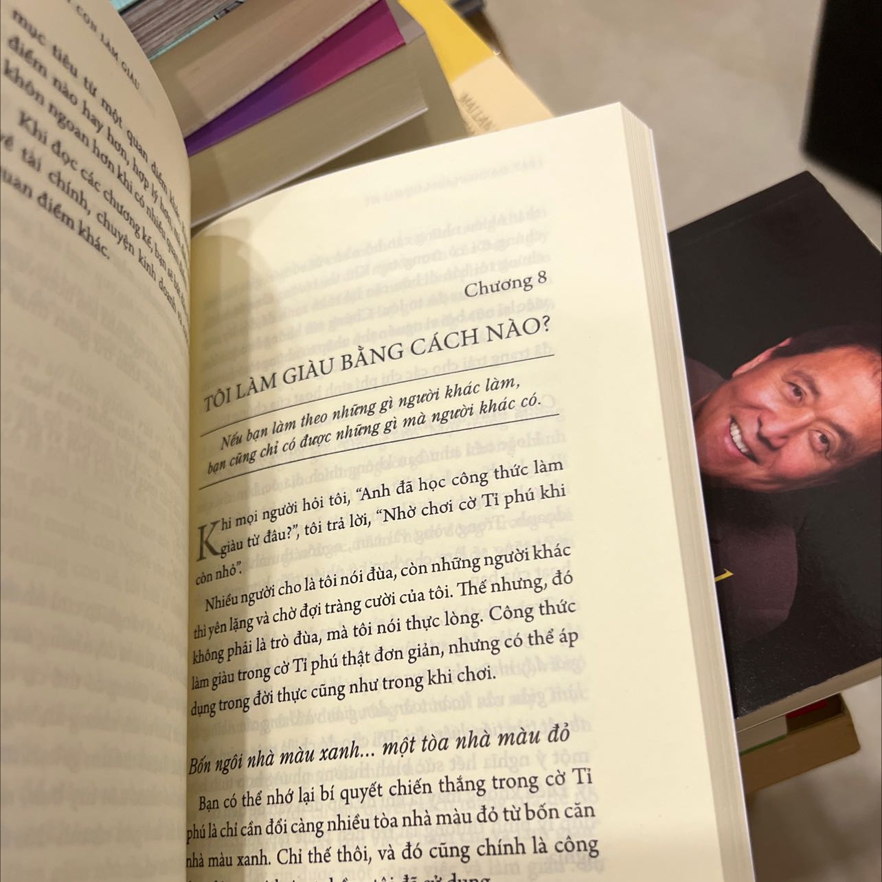 Giao hàng siêu nhanh, hỗ trợ xuất hoá đơn rất tiện. Có bị hư nhưng nhân viên hỗ trợ đổi vô cùng nhanh chóng và dễ chịu. Không có loa ở đây nên em chụp tạm hình sách cũng mua ở Tiki