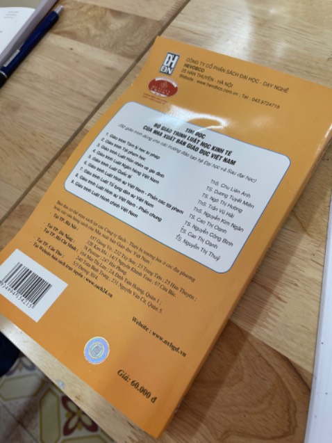 Đóng gói không tốt, sách bị cong vênh, không phẳng