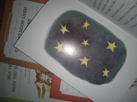 Sách hay chuẩn, giấy xịn mực in đẹp,quan trọng là giá rẻ hơn giá ở bìa. Mua luôn mấy cuốn liền