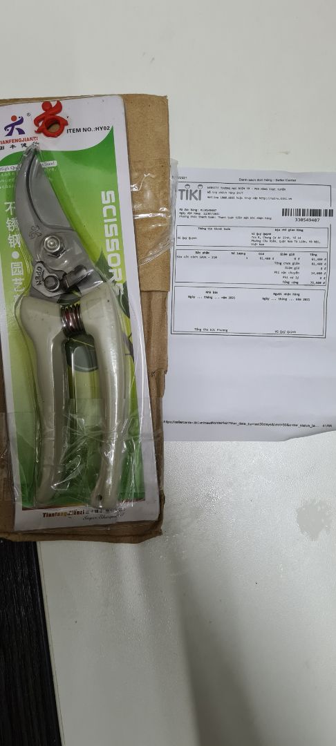 sản phẩm không đúng như trong hìnhvà mã, tên sp cũng khác. nhờ tiki và shop kiểm tra lại.