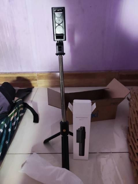 Sản phẩm gọn nhẹ, xài bền không thì chưa biết. Hơi tiếc là kẹp không xoay dọc được, kết nối Bluetooth với remote chụp ảnh rất nhạy. Phù hợp với giá tiền bỏ ra