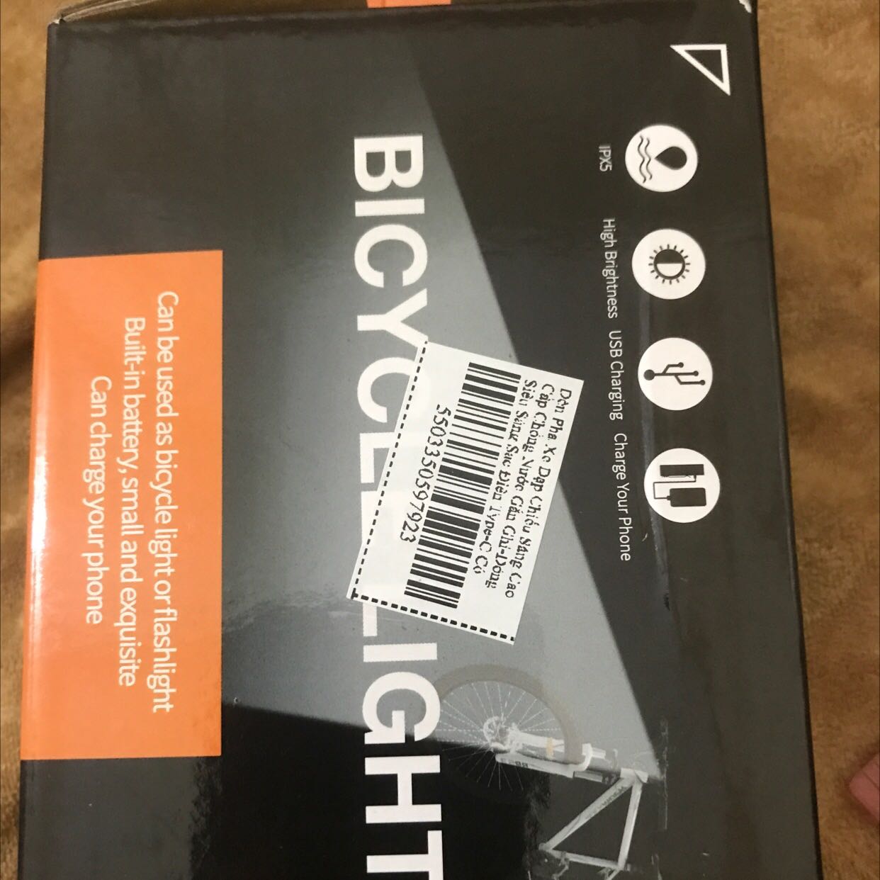 Sản phẩm rất tuyệt vời. Ánh sáng trắng rất sáng. Đúng như hình ảnh quảng cáo. Đóng gói hàng cẩn thận. Giao hàng nhanh mình rất hài lòng