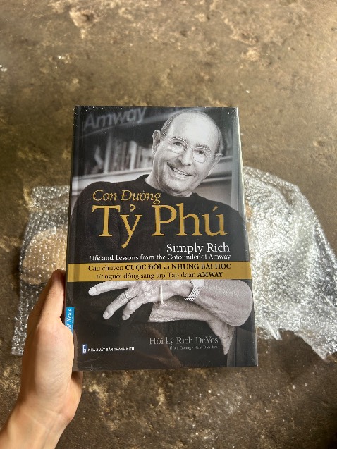 Mong chờ quyển sách đã lâu . Hàng về rất chi là thích , trước hết khâu đóng gói rất kĩ , sách mới đẹp . Biết ơn ngài Rich và Jay đã mang cơ hội tốt đẹp này cho những ai khát khao muốn thực hiện ước mơ của họ và mang những sản phẩm tốt nhất tới tay người tiêu dùng . Cuốn sách rất cần cho những ai cần lắm một cơ hội .