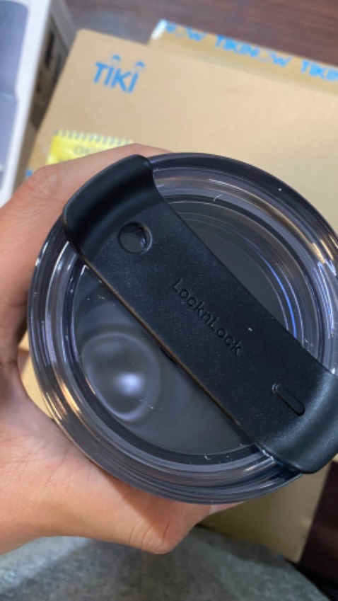 Bình rất tốt, để 2 tiếng rồi vẫn chưa có hiện tượng giọt nước ngoài thân bình, có điều cái ống hút tặng kèm dài quá nên mua thêm ống đầu cong sẽ ok hơn. Đáng để mua