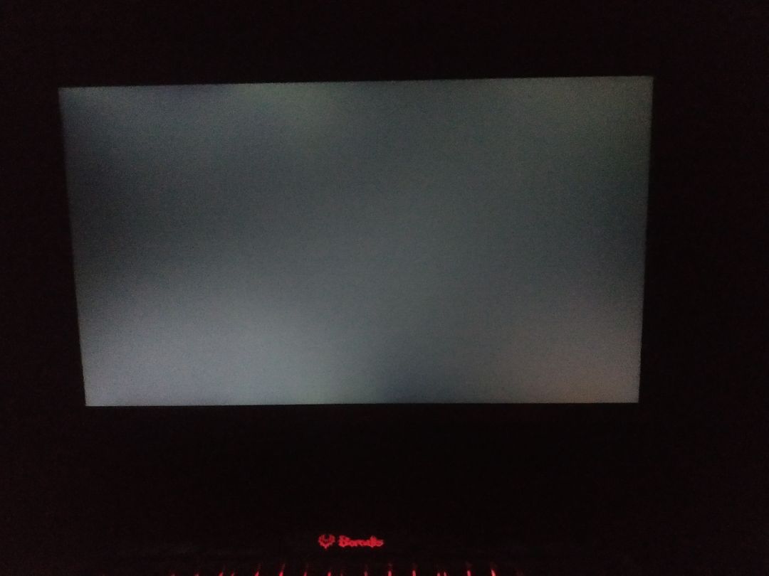 Mình lại lần nữa mua trúng màn bị lỗi hở sáng. 
Thực sự trước đó mình có thấy nhiều nhà cung cấp khác chỉ bán dưới 3 triệu, nhưng mình vẫn không mua, vì mình tin tưởng tiki trading nên quyết định đợi. Tiki trading lúc đó bán tới 3.288.000₫. Mình nhớ rất rõ vì mình canh tiki sale màn hình này từng ngày để mua mà. Rồi hôm qua tiki cuối cùng cũng sale còn 2.9***₫ mình rất vui, liền vào đặt mua ngay. 

Và rồi khi hôm nay mình nhận được màn hình vẫn bị lỗi hở sáng như màn LG lần trước, mình biết đây là lỗi đặc trưng của màn IPS, nên mình cũng không thể trách tiki hoàn toàn được, chỉ là mình hơi thất vọng vì cách tiki không chèn thêm xốp bên ngoài thùng vào mà chỉ bọc mỗi màng PE. Nhưng được cái là thùng hàng có vẻ mới và chỉnh chu hơn đợt mình mua màn LG của nhà cung cấp không phải tiki trading.
Và dù biết đây là lỗi thường có nhưng mình vẫn không chấp nhận được cái màn hình bị hở sáng như thế.
Nó còn làm mình có cảm giác khi nhìn kỹ vào một ảnh chỉ có một màu cụ thể như: xanh, đỏ,... cảm giác như nó không đều màu ấy, với lại mình cảm thấy màu của màn hình samsung này không rực rỡ bằng màn hình LG lần trước mua.
Mình không hài lòng về màn hình này, đổi đi đổi lại cũng rườm rà, lấy ra rồi lại phải đóng vô thật cẩn thận, còn phải chờ người tới lấy, chờ người giao hàng/trả tiền lại nữa. Riêng cái việc lần trước đổi màn hình LG đến lần thứ hai mà cái màn nó còn hở sáng nặng hơn lần đầu đã tạo cho mình cảm giác phải dè chừng khi đổi hàng, nên lần này mình muốn hoàn tiền lại. 

Và mình cũng không khuyến khích những ai gặp trúng hàng lỗi nhưng lại ngại phải đổi trả, cuối cùng giữ lấy thiệt hại về mình, làm như vậy chỉ khiến cho những nhà cung cấp trục lợi mà tẩu tán được hàng lỗi thôi, huống hồ tiki có chính sách bảo vệ người dùng rất tốt, khi được xác minh là bị lỗi sẽ cử người đến thu hồi hàng cho bạn, ra bưu điện gửi trả lại hàng cũng không mất phí giao, không như nhiều trang thương mại điện tử khác đã không đến lấy hàng thì thôi còn để người mua trả phí giao nữa, còn nếu bạn cảm thấy những món đó không có bao nhiêu giá trị, và bản thân chấp nhận được khiếm khuyết của sản phẩm đó thì cứ dùng thôi, riêng mình thì không. 
Chỉ là tiki cũng có khuyết điểm là thời gian thu hồi và đổi mới khá lâu, nhanh nhất cũng phải 4-5 ngày cho mặt hàng điện tử.

mình mua qua nhiều mặt hàng trên tiki rồi, từ máy lạnh mình dùng đã gần 4 năm, và tủ lạnh mới mua được vài tháng đều dùng rất tốt. Nên dù đôi khi gặp trúng hàng lỗi, giao sai sản phẩm này kia mình cũng buồn bực lắm nhưng vẫn ủng hộ tiki. Cũng chính vì vậy mà mình viết khá dài, mong rằng tiki sẽ đọc hết và phản hồi cho mình về việc hoàn tiền qua e***, hoặc liên hệ với *** có đuôi ******4109 sớm để giải quyết nhanh chóng cho mình. Mình không muốn tiết lộ *** nên chỉ ghi 4 số đuôi, hy vọng tiki check được qua hệ thống và liên hệ lại, không thì cứ liên lạc qua *** cũng được.
Cảm ơn nhiều nhé.