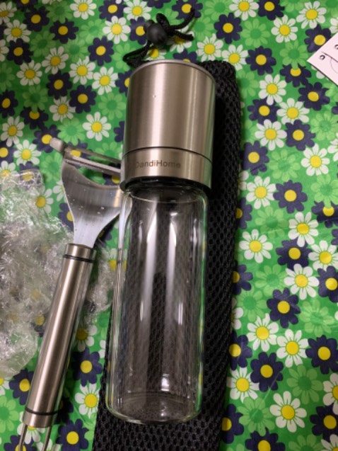 Sản phẩm được shop bao bọc cẩn thận, nguyên vẹn, cảm nhận rất tốt, chưa xay thử nhiều loại hạt khác nhau nên chưa biết chât lượng, xay tiêu tốt, có thể điều chỉnh độ mịn theo ý muốn. Rất hài lòng.