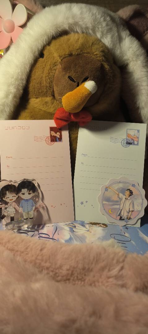 Truyện đầu tiên t muốn mua nhìn đẹp quá, bling bling đồ á dù đợi hơi lâu nhưng nhận xong thấy đáng 🤭