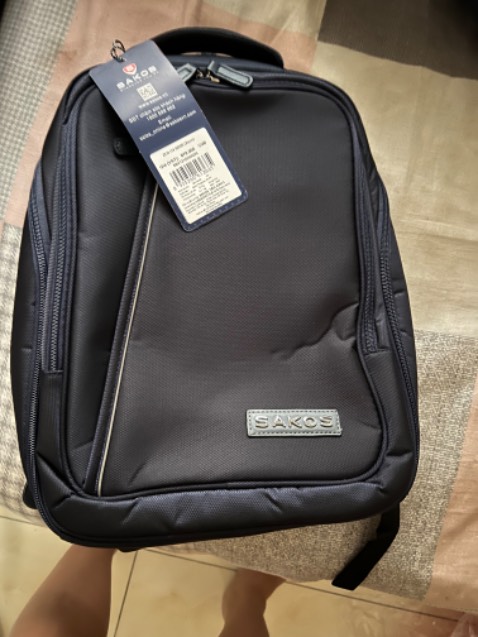 Đẹp như mong đợi, đóng gói -vận chuyển hơi cấn xíu làm mất form nhưng k sao.