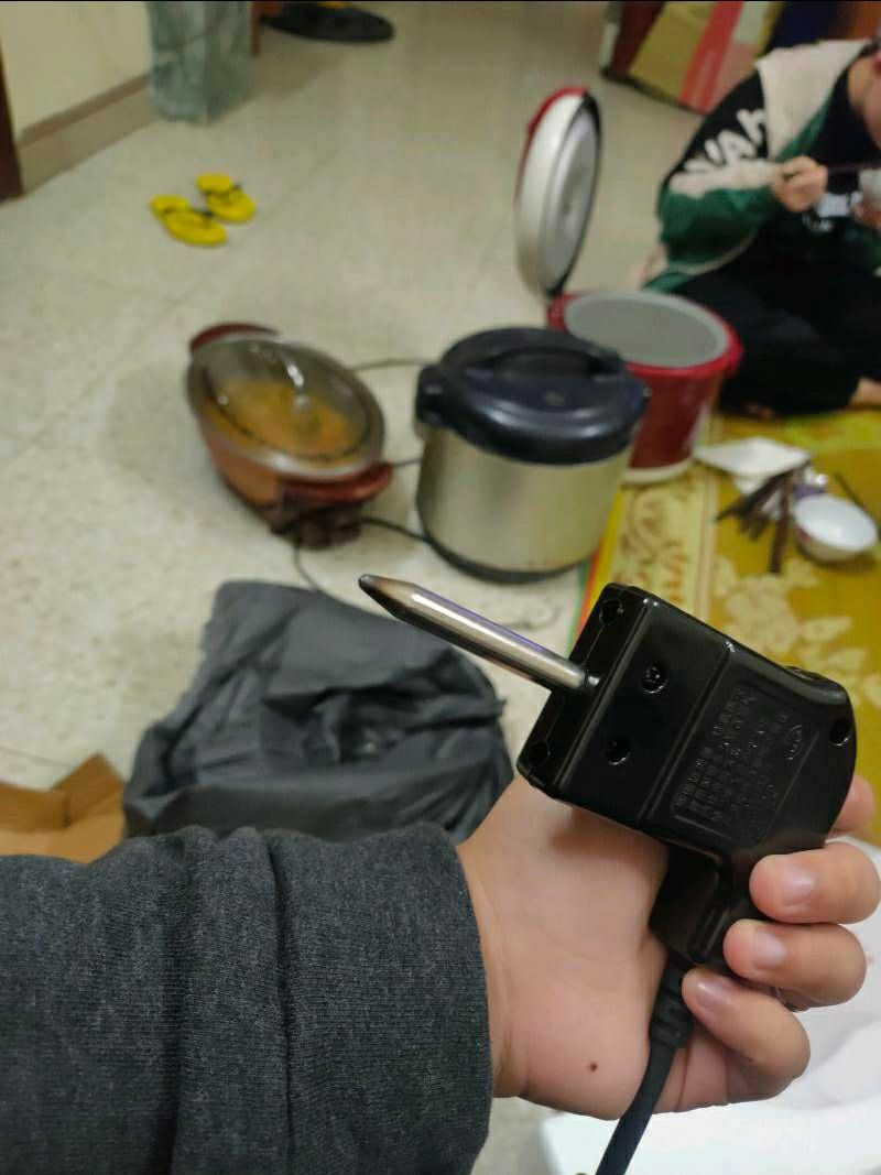 nồi chia ngăn dày dặn, vừa nướng vừa lẩu đều đc. quá oke luôn