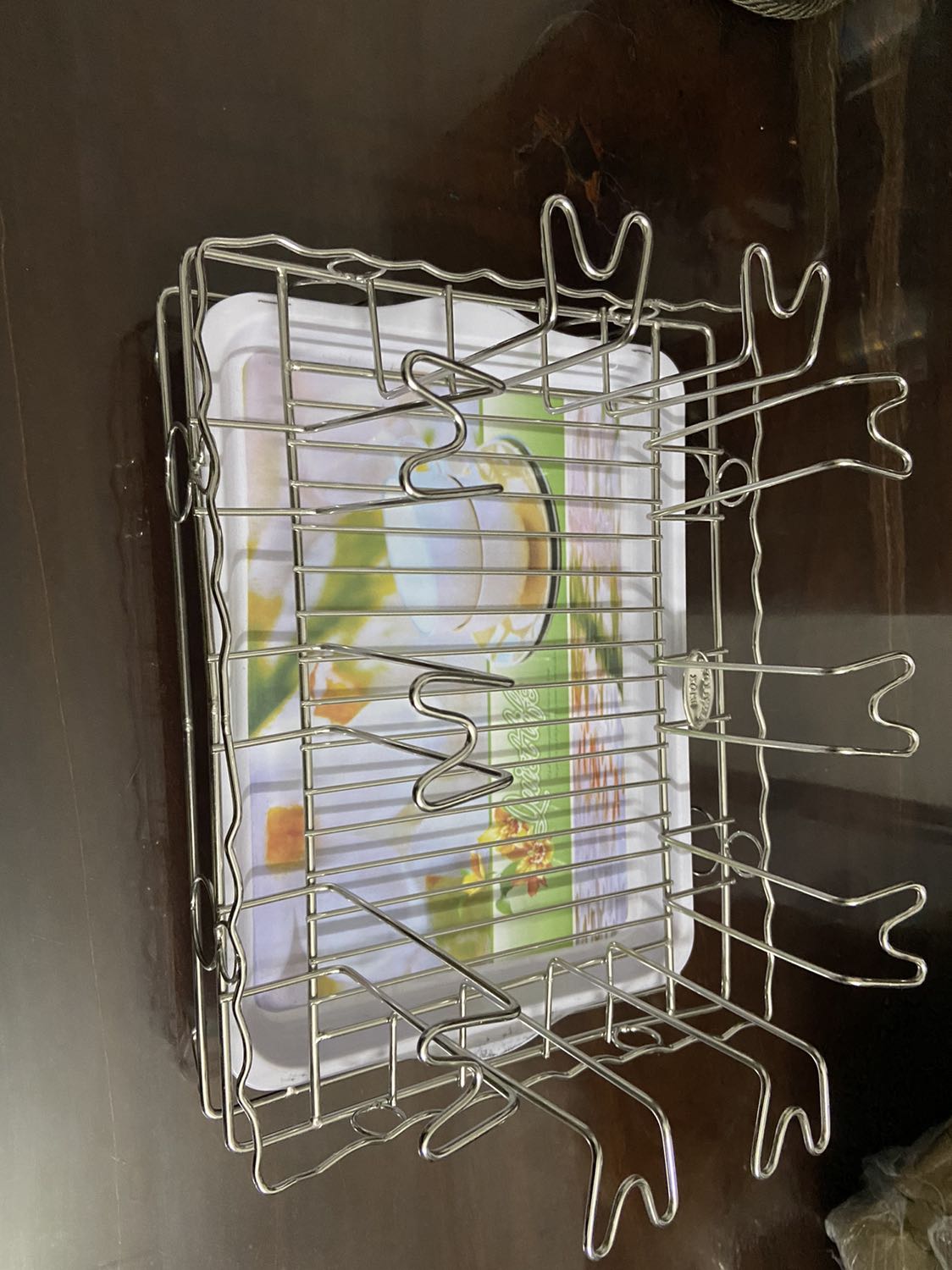 Sản phẩm nhìn rất đẹp và chắc chắn, úp được nhiều ly và thậm chí còn để được ấm trà nhỏ. Khay nhựa dễ lấy ra lau chùi.Giá cả hợp lý,giao hàng nhanh. Đáng mua nha mọi người