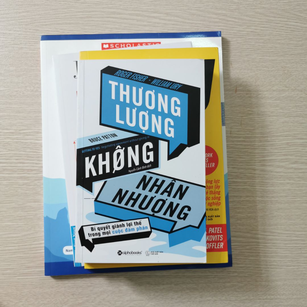 Đáng lẽ phải đọc cuốn này sớm hơn, sách nội dung tuyệt vời. Khuyên đọc cho các bạn sinh viên.