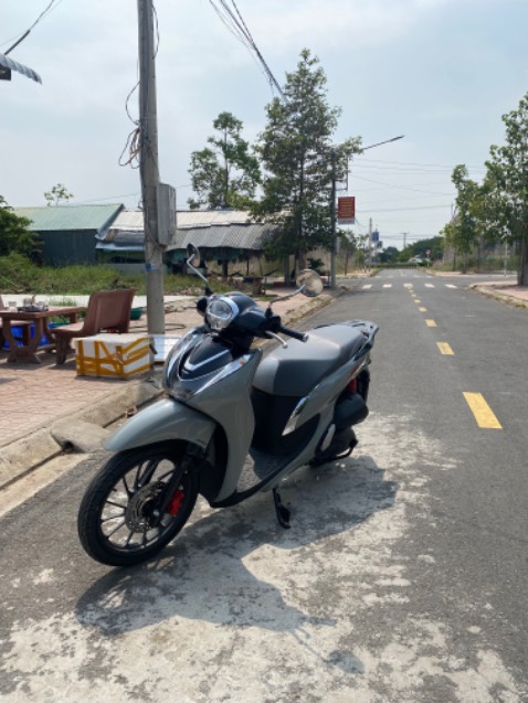 Xe đẹp, nhân viên nhiệt tình, giá tốt, có điều ko biển số chạy về long an hơi gê tí