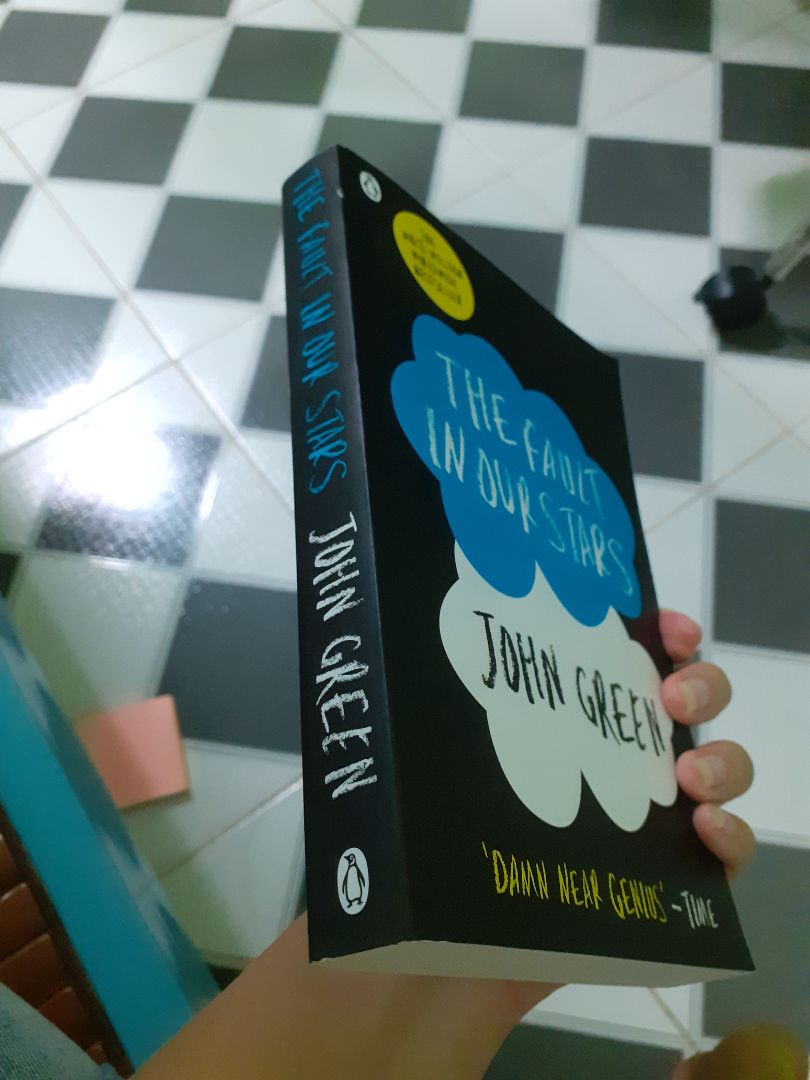 Khuya thứ 7 đặt hàng chiều thứ 2 có hàng, quá là nai xừ luôn. Sách không hề bị cứng, chất giấy rất ổn nói chung là hàng đẹp, shiper thân thiện nữa. hihi
