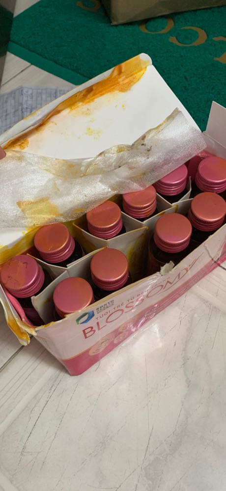 Tiki vui lòng giải quyết giúp mình, thấy thùng hàng nguyên vẹn mình mới nhận mà mở ra thì ôi thôi, hộp bên trong mềm nhũn, có 1 chai bị vỡ ngang làm ẩm ướt toàn bộ thì làm sao sử dụng?