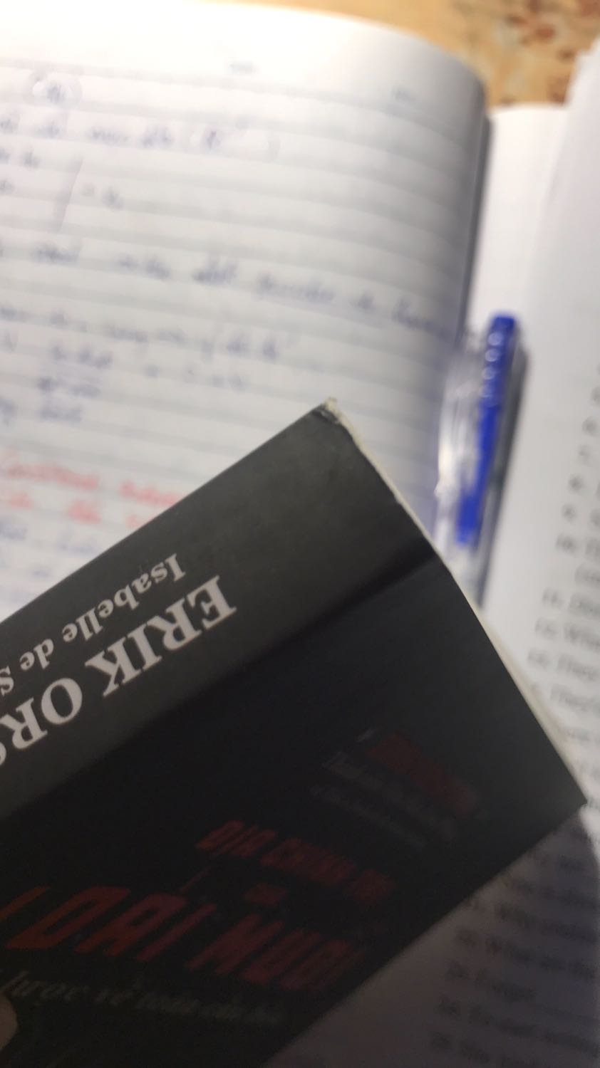 tiki đóng gói sách rất tệ, giao cũng lâu ừ chắc do dịch bệnh, sách nhìn hơi cũ. sau này nếu có việc phải mua sách tiki thì mình sẽ nhắn bọc thêm chống sốc, còn đâu chắc vẫn trung thành *** thôi. ngoài ra thì sách này quá tuyệt, đọc vài trang cuốn lắm, thi xong mình sẽ đọc
