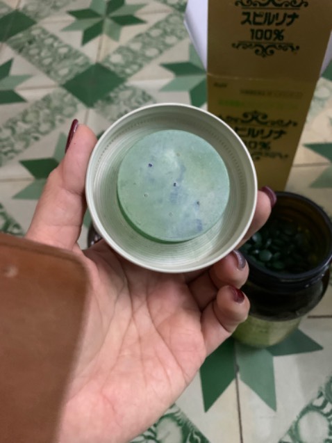 Giao hàng nhanh. Hàng có mã vạch nhưng mẫu date 2027 khác mẫu 2026 mình đang uống. Mùi tảo thì giống nhau. Để dùng thử xem kqua thế nào sẽ feedback sau. Giao hàng nhanh. Hàng có mã vạch nhưng mẫu date 2027 khác mẫu 2026 mình đang uống. Mùi tảo thì giống nhau. Để dùng thử xem kqua thế nào sẽ feedback sau.