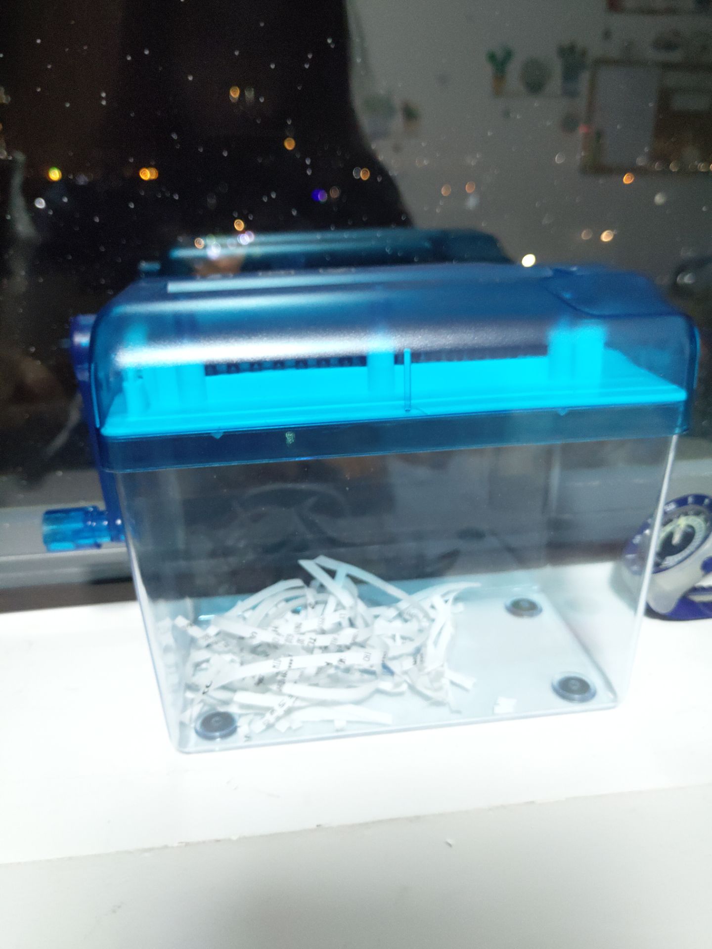 Máy gọn, đẹp xài rất ok. Nên cắt 1 lần 1 tờ bill thôi để quay cho nhẹ tay