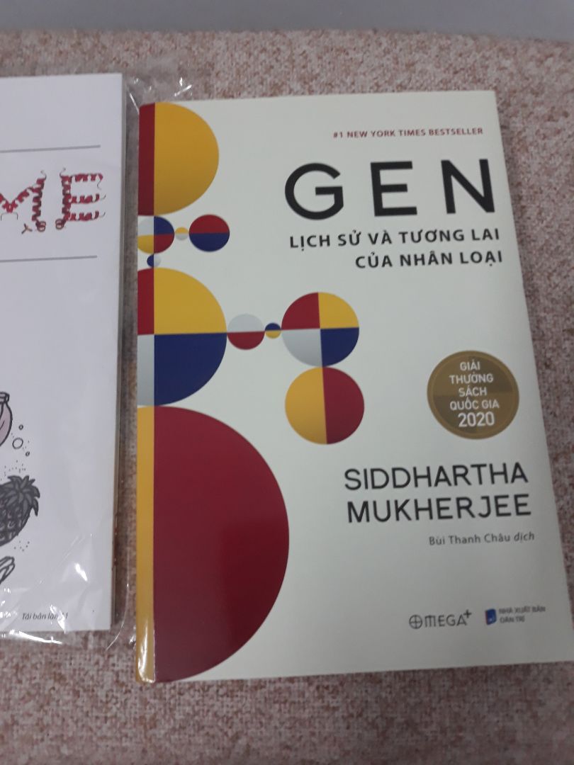 Sách dày, cầm chắc tay, mới xem qua vài trang đầu thấy cách viết dễ hiểu, gần gũi. Bìa đẹp quá, mùa dịch này mình đặt một số cuốn sách về sức khỏe, y học để tăng cường kiến thức để hiểu đúng, để bảo vệ bản thân và gia đình. Hài lòng về mọi mặt cả chất lượng và dịch vụ.