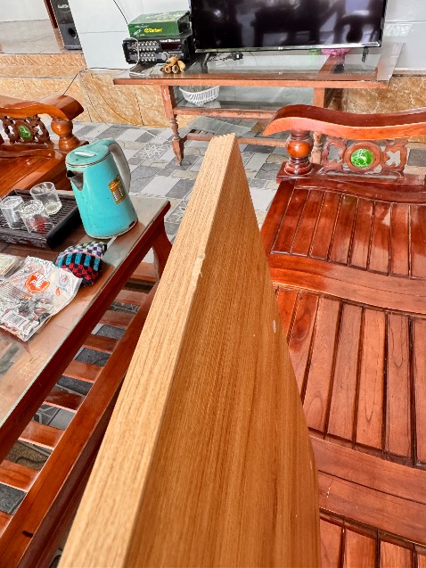 Hành giao chậm so với dự kiến. Bị bung góc. Xầy xước nhiều