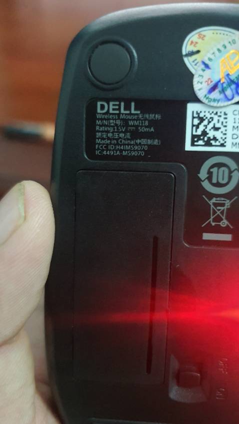 Mua WM126  giao WM118, đã vậy dùng được 2 tuần hỏng con lăn.