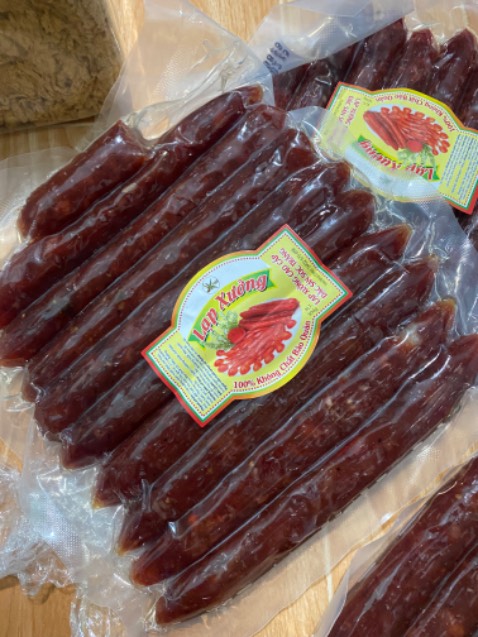 Đóng gói cẩn thận giao hàng nhanh.. có cái mình thấy bao bì k giống như 3 lần trước mình mua .. Lạp xưởng tôm này nhìn khác màu cũng khác. Chưa ăn nên mình cũng k bt vị sao nên chưa đánh giá đc