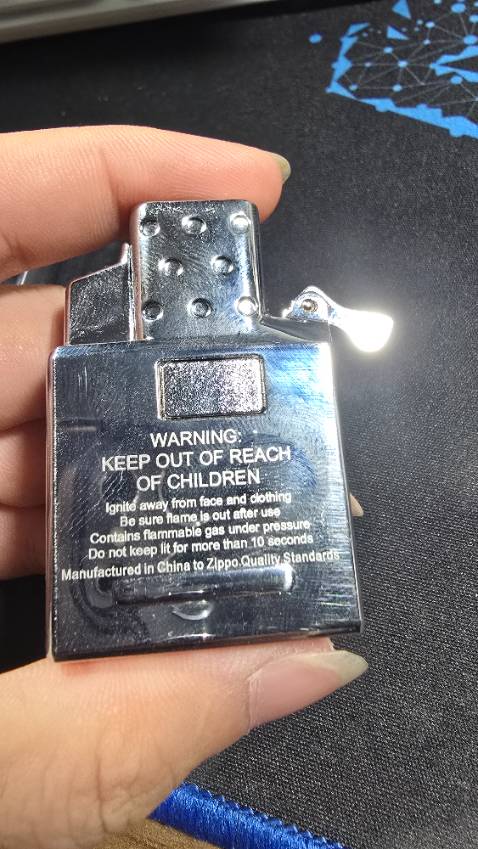 Trc mua 1 cái đầu 2 tia lửa thì lắc rất chắc ko có tiếng j, Lần này mua thêm cái 1 tia hàng có thêm dòng sản xuất tại trung quốc lắc nghe lào xà lào xạo rất to, 500k mà như hàng chợ để mấy con súc sắc bên trong, hoàn hàng thì ko chấp nhận, tiki này làm ăn thua hẳn ***, chê