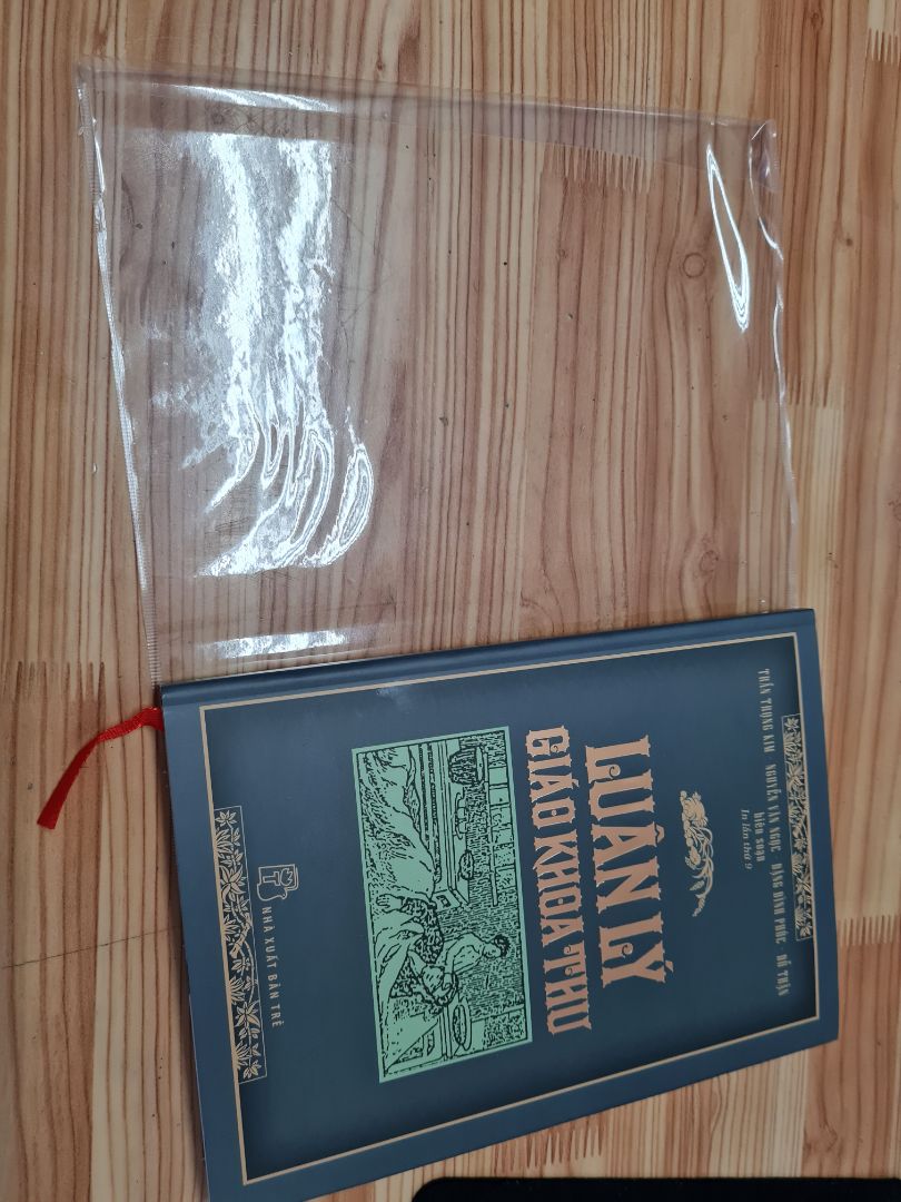 Đây là đánh giá về việc bọc sách, không phải về nội dung.
mình không hài lòng cách bọc sách của Tiki.
Mới nhận sách sáng hôm nay (24.12.2020), mở bọc ra đã thấy bọc sách bị tuột.
tiki xem lại vấn đề này nhé.