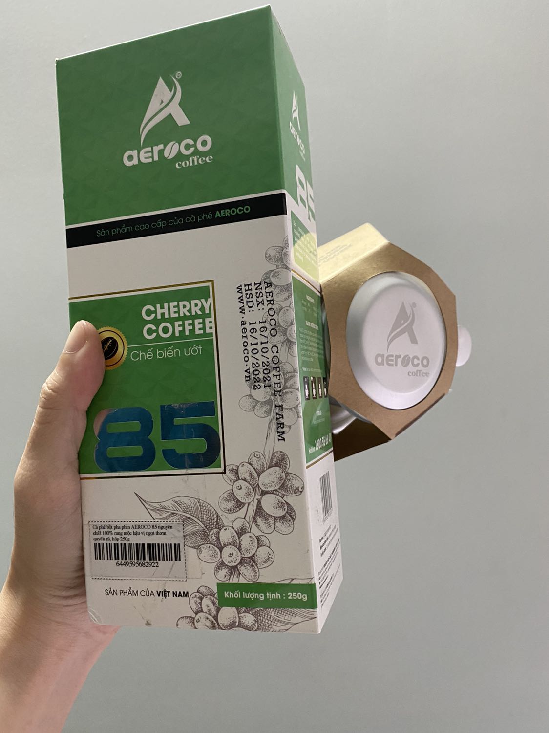 Sản phẩm được đóng gói cẩn thận, seal chống hàng giả uy tín 
Tiki giao hàng rất nhanh
Và lúc mình mua có chương trình tặng phin cà phê nhôm đẹp. 
Mình sẽ dùng thử các loại cà phê khác của shop