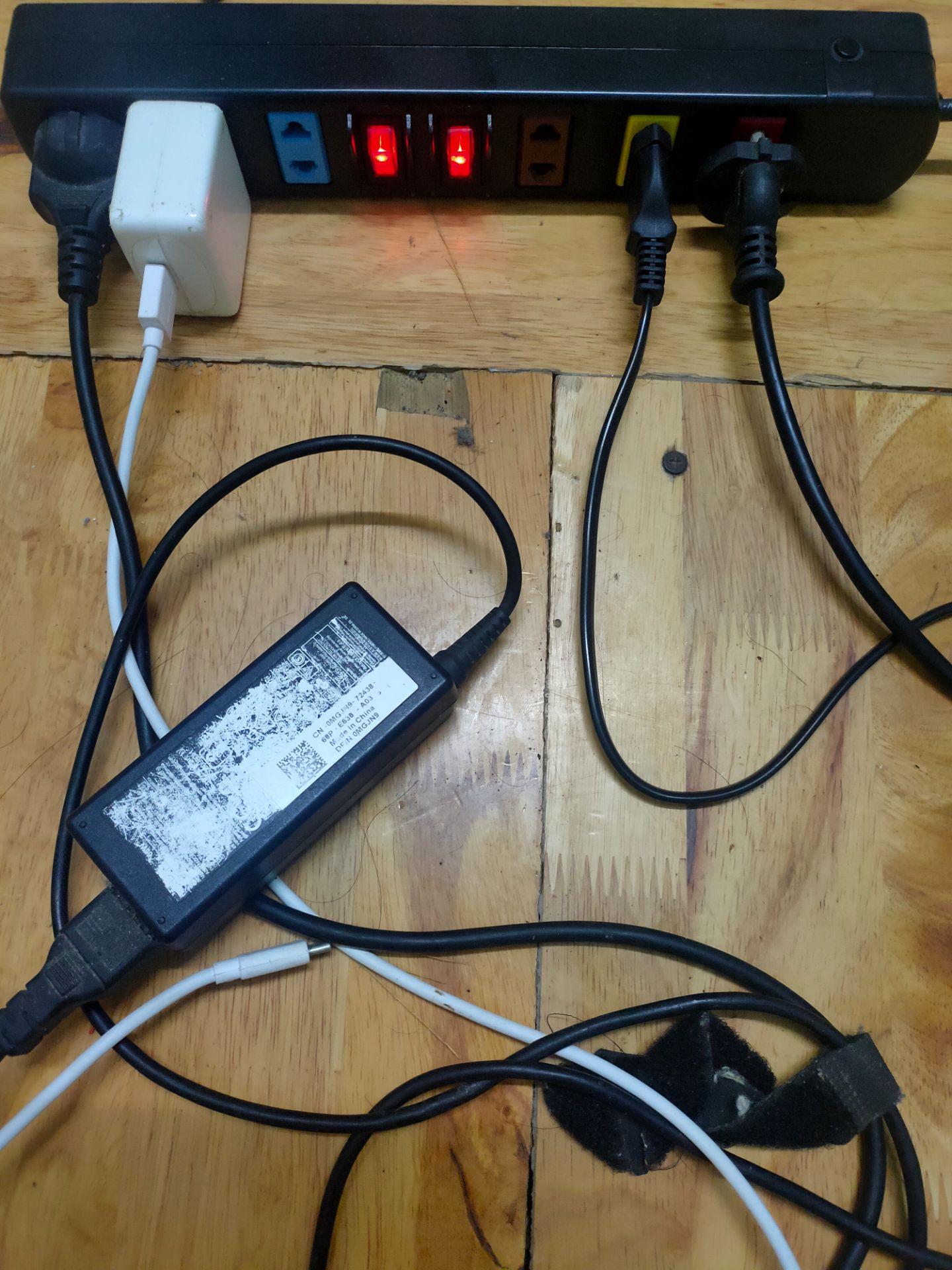 mẫu mã đẹp, hoạt động tốt, mong tiki có thể linh hoạt thời gian giao hàng - hơi thất vọng vì tiki chỉ giao theo khung giờ hành chính mặc dù trc đó đã kiến nghị