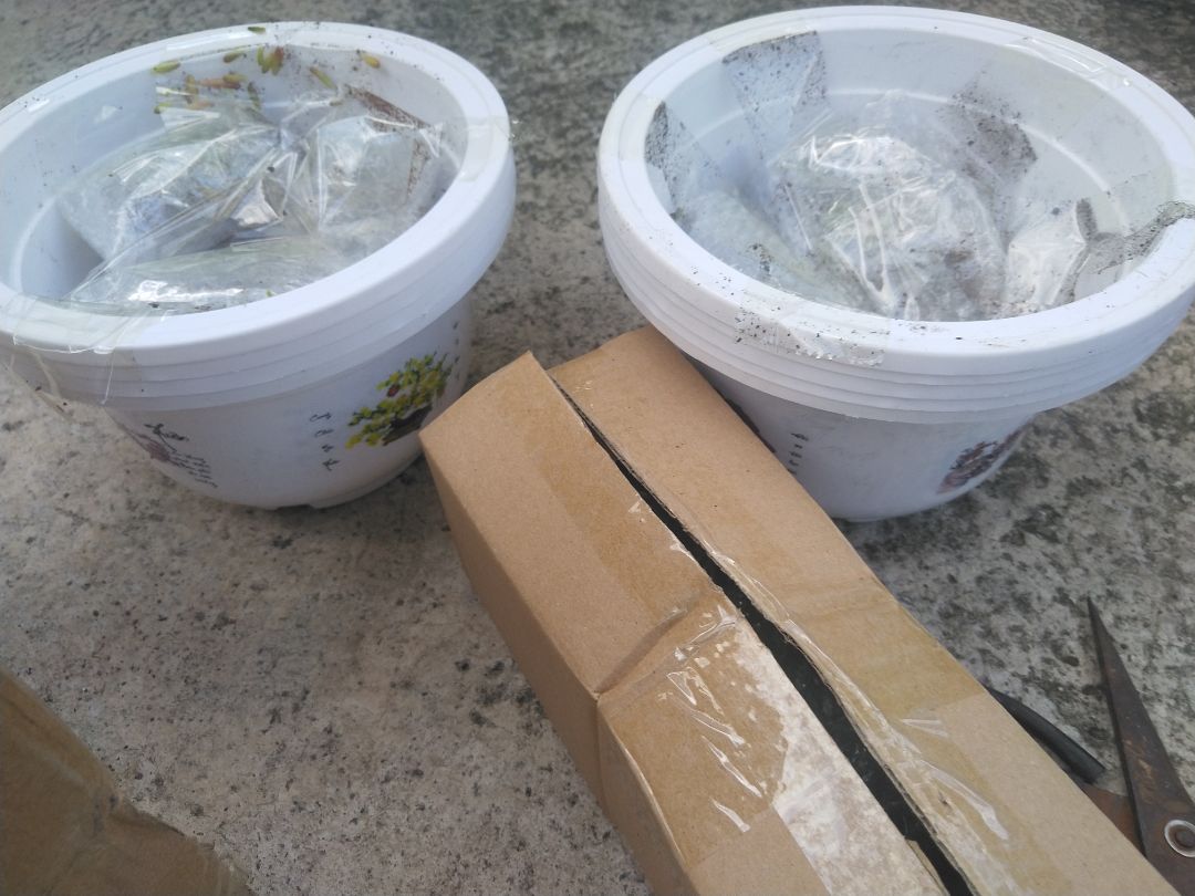 bình ổn, có thương hiện, do vò lòi ra ngoài nên độ giữ nhiệt cũng giảm đi, từ nước sôi, sau 24h còn nước ấm sau 48h còn nước lạnh