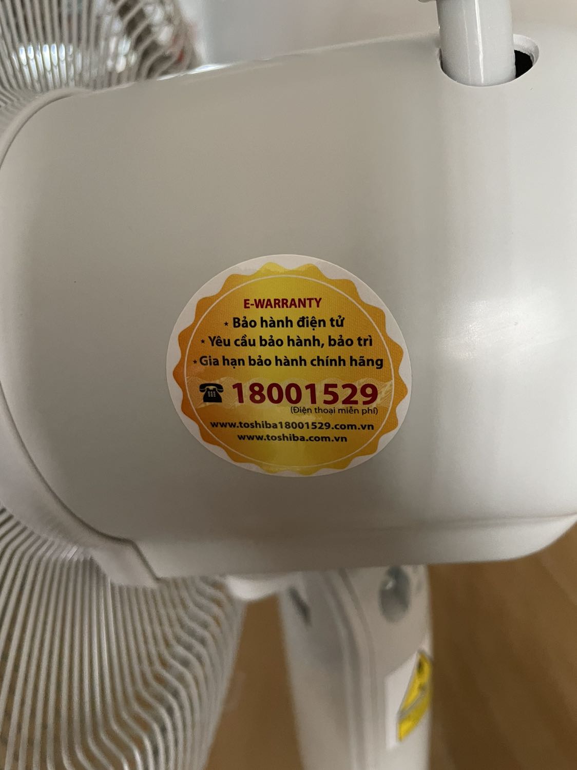 Quạt đẹp hơn trên hình quảng cáo, màu sắc hài hoà với không gian, lắp ráp đơn giản nhanh chóng trong vòng 10 phút theo hướng dẫn sử dụng kèm theo.
Cảm nhận ban đầu là quạt khá chắc chắn, hoạt động êm ái và chắc sẽ bền do là quạt cơ hoàn toàn, không điều khiển từ xa. Quạt đạt 5 sao tiết kiệm điện nên càng hài lòng.
Tiki giao nhanh, đóng gói cẩn thận.