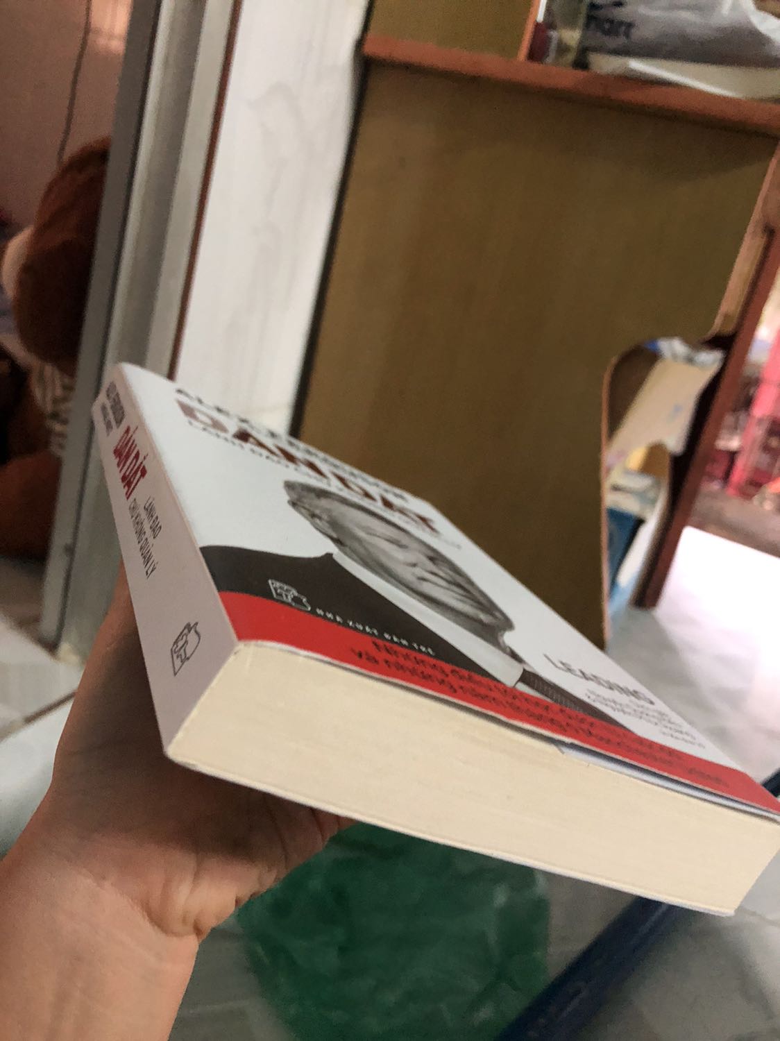 Mình tìm hiểu về Sir Alex khi có câu hỏi về ôg trg Olympia, và đag mùa Euro nên cũg muốn tìm hiểu về bóg đá, bạn nào xem trận đội tuyển Anh đá vs Đức có một chiến thuật đt Anh dùg cũg đc nhắc đến trg đây, nên khi đọc sau đó xem những trận cầu thì hấp dẫn và lôi cuốn mãnh liệt như cách cuốn sách này đc viết, cảm ơn tiki sách nguyên vẹn giao nhanh ??