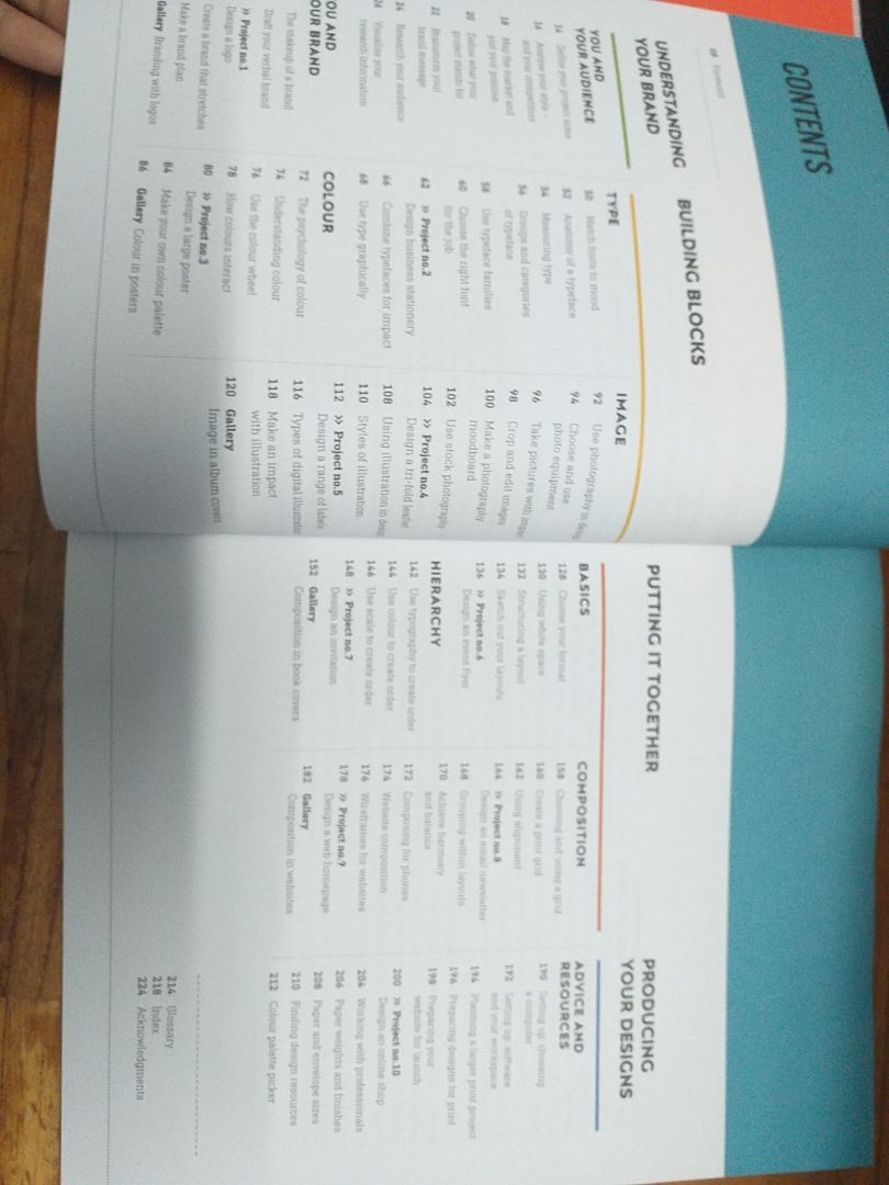 Sách bìa cứng. Bên trong trình bày đẹp. Còn nội dung thì mình vẫn chưa đọc nhưng mọi người có thể thấy phần mục lục... Toàn những cái cơ bản cho người mới bắt đầu. Ngoài ra hàng còn giao nhanh nữa.