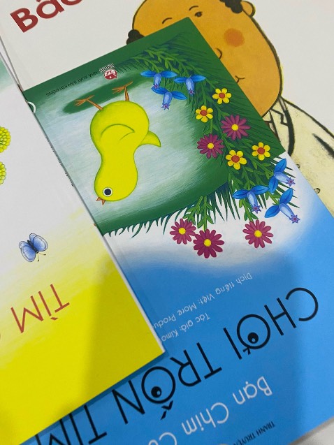 sách được thiết kế chỉn chu nhiều chi tiết liên tưởng đến nhau rất hay, ba mẹ nhìn cũng thấy hay