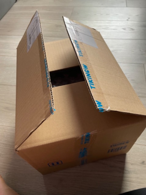 Cuốn Bạch dạ hành không còn seal nên bìa hơi xước một tí. Mình đặt chung với nhiều cuốn khác. Tiki đóng gói rất cẩn thận, có cả mốp chống sốc, giao hàng nhanh nên vẫn là 5 sao cho Tiki nhé. Còn nội dung thì mình đọc review thấy hay nên mua. Sẽ bổ sung review về nội dung sau ạ 😄