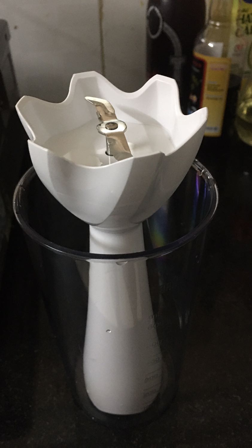 Xay cũng được nhưng công suất ko được mạnh mẽ lắm, chất liệu bằng nhựa ( trừ lưỡi dao) nên ko biết có bền