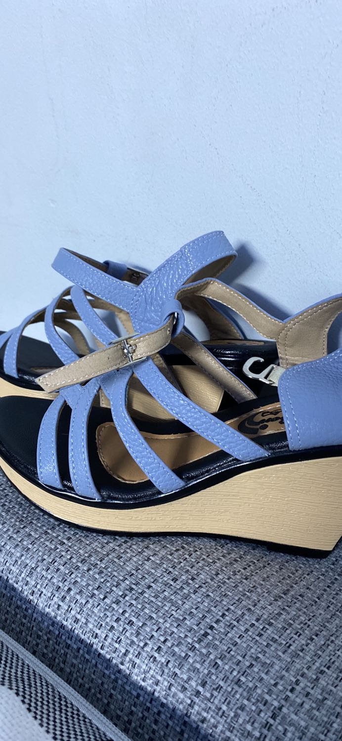 giày rẻ , đẹp , chắc chắn , hơn mong đợi