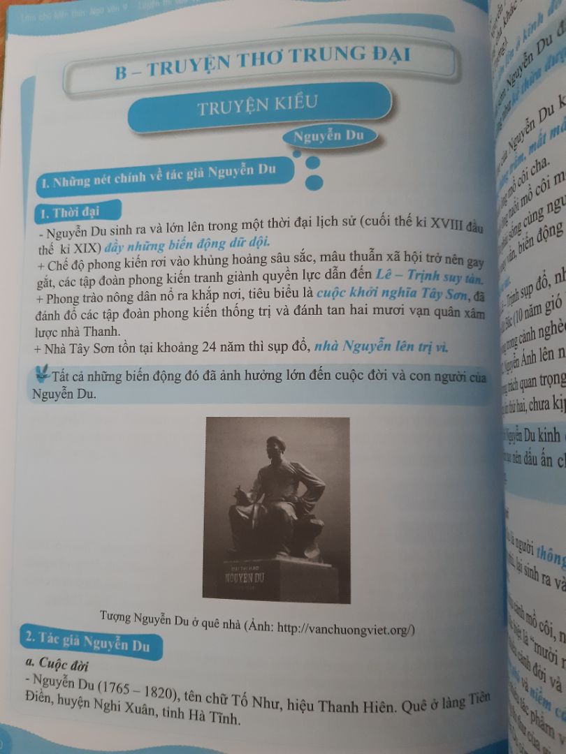 Cảm nhận đầu tiên của em là sách vô cùng đẹp, mới và ko bị lỗi. Anh shipper vô cùng thân thiện, đặc biệt giao hàng chỉ trong 1 ngày. Hi vọng 1 tháng gấp rút ôn thi này sẽ nắm chắc được kiến thức.