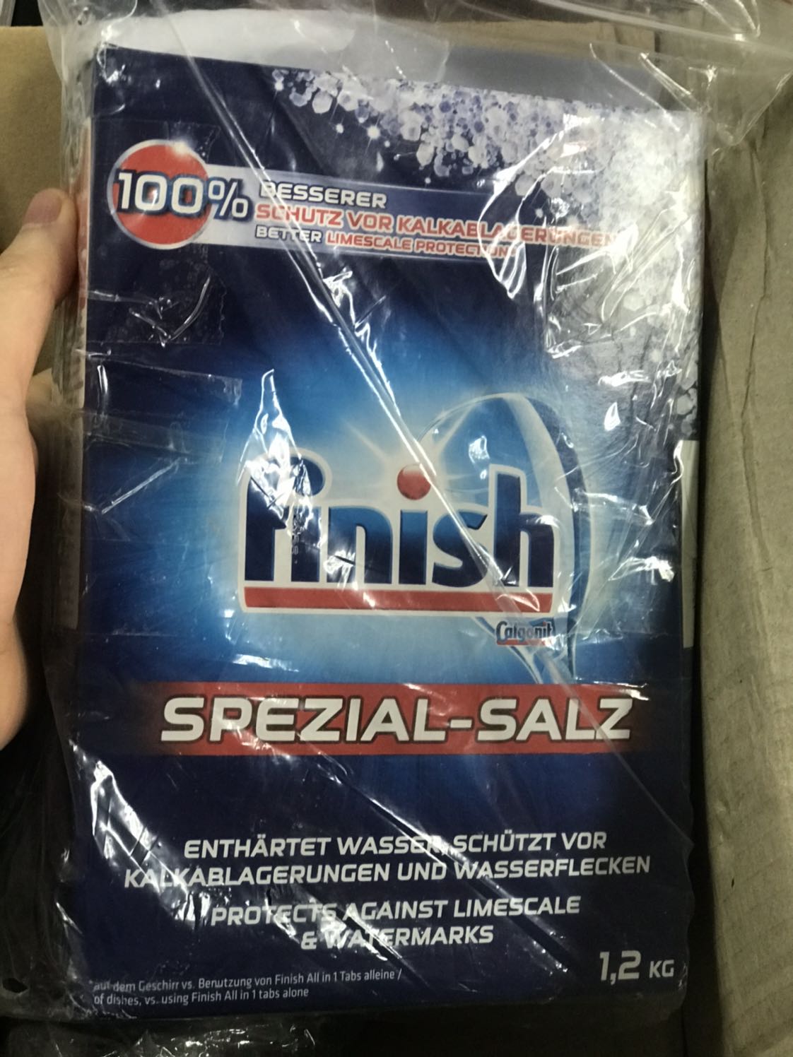 Hàng được đóng gói sơ sài, vỏ hộp cũ. Lần trước mua NCC BlueHome ưng ý hơn, đóng gói cẩn thận, sản phẩm mới, date mới. Yêu cầu cung cấp hoá đơn đỏ nhưng sau khi mua hàng 4 ngày vẫn không được cung cấp. Đề nghị tiki xem lại.