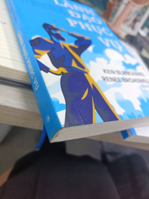 Ship cho khách k phải sách mới, giống sách trưng bày, bẩn lem nhem hết bìa